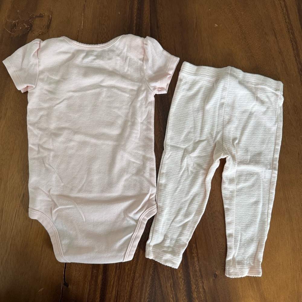 Carter’s Pink Baby Bodysuit  and Matching Pants Set Size 9M - Picture 4 of 4